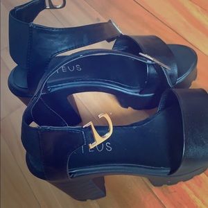 Black strappy heel sandals, 3in